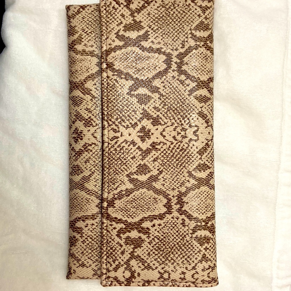 Clutch with printed snake leather..